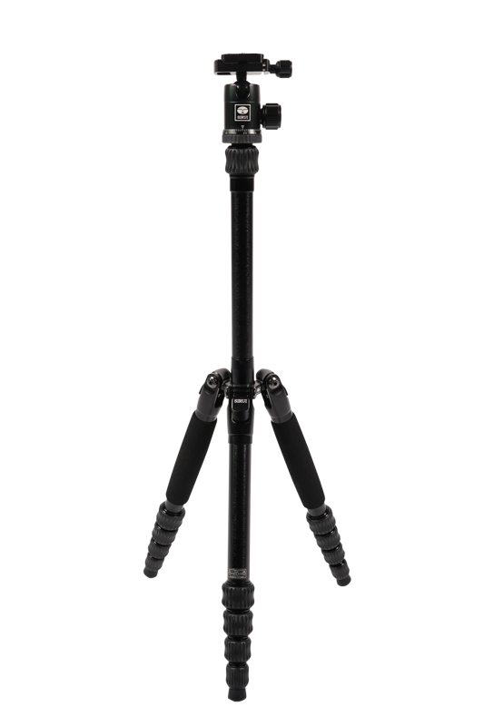 Lightweight and and strong Aluminium tripod with 5 leg sections and included ball head. Very usable for travels.