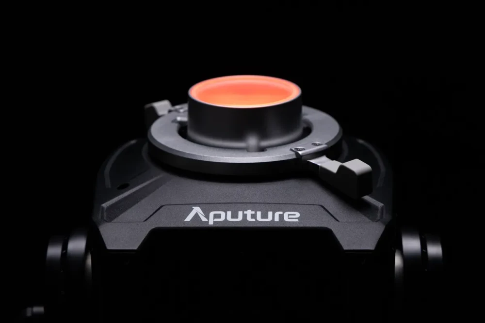 APUTURE Storm 1000c