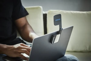 AMARAN Go ultra-compact mini LED phone light