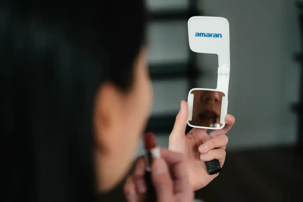 AMARAN Go ultra-compact mini LED phone light