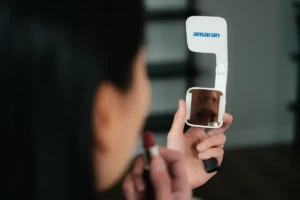 AMARAN Go ultra-compact mini LED phone light