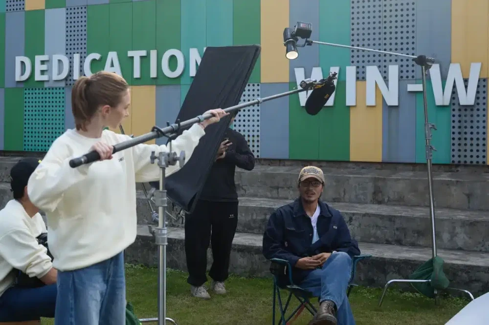 DEITY Theos DXTX Plug-On XLR Transmitter (Global)