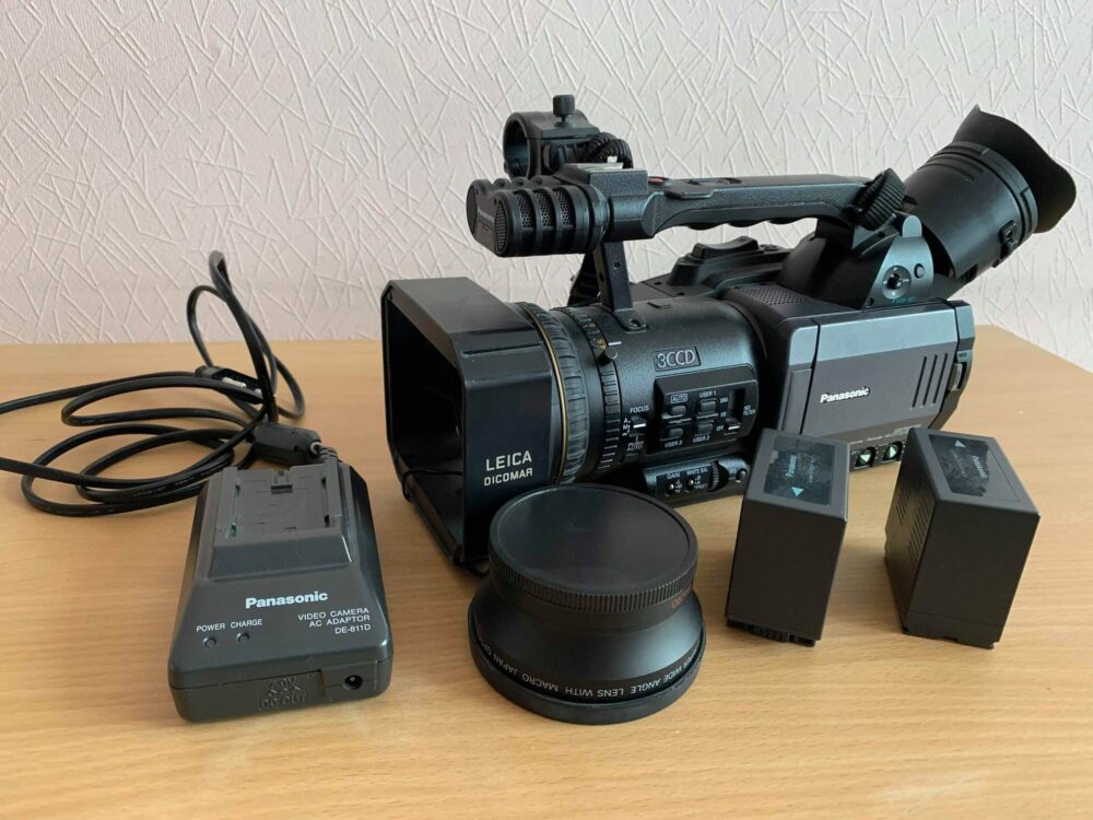 PANASONIC AG-DVX100B, 3-CCD Mini-DV Cinema Video Camcorder (used)