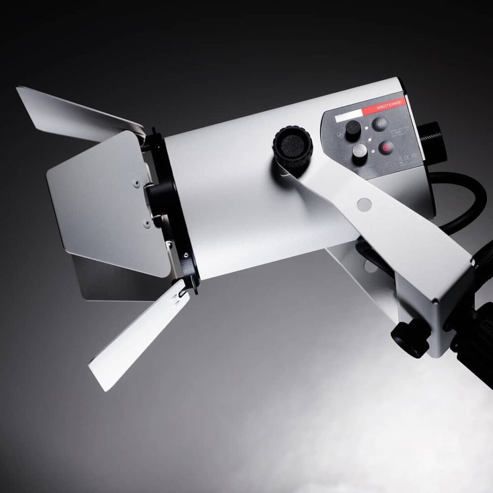 KINOTEHNIK Practilite 604 bi-color LED fresnel with DMX (white)