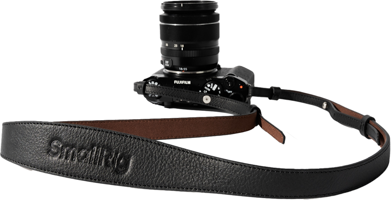 Allows you to comfortably hang your camera around your neck or shoulder. Crafted from top-grain leather