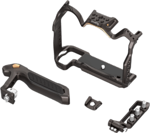 and expand the interface with a variety of accessories. The kit includes a cage