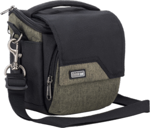 the Mirrorless movers have wide appeal across photographers of all types. Think Tank Mirrorless Mover 10 fits one small to medium point-and-shoot or small size mirrorless body with small telephoto