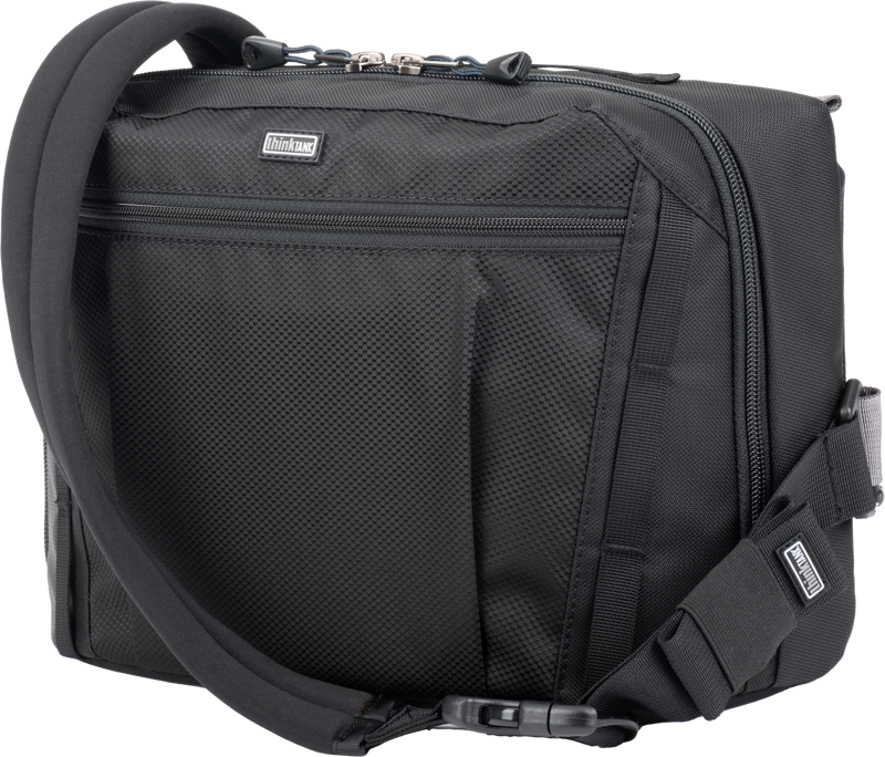 The PressPass 20 is ideally worn as a shoulder bag or belt pack. A wide aperture opening allows quick and easy access to all your gear