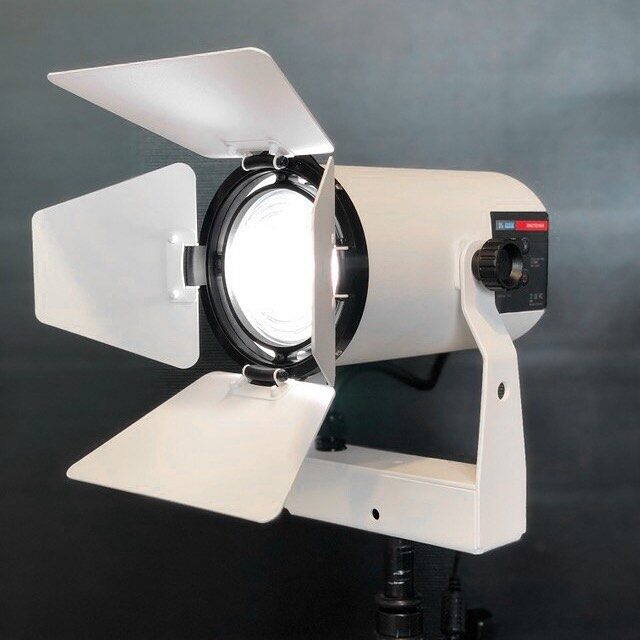 KINOTEHNIK Practilite 604 bi-color LED fresnel with DMX (white)