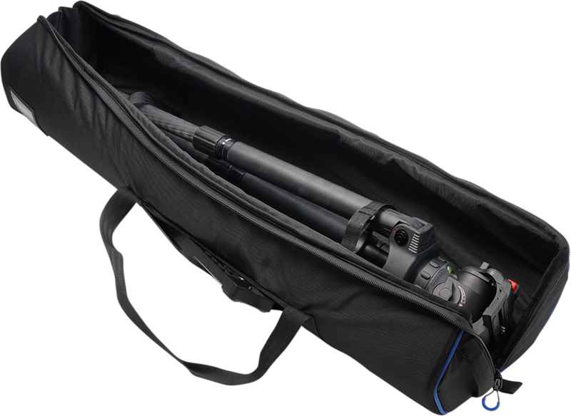 an it also features a convenient adjustable shoulder strap