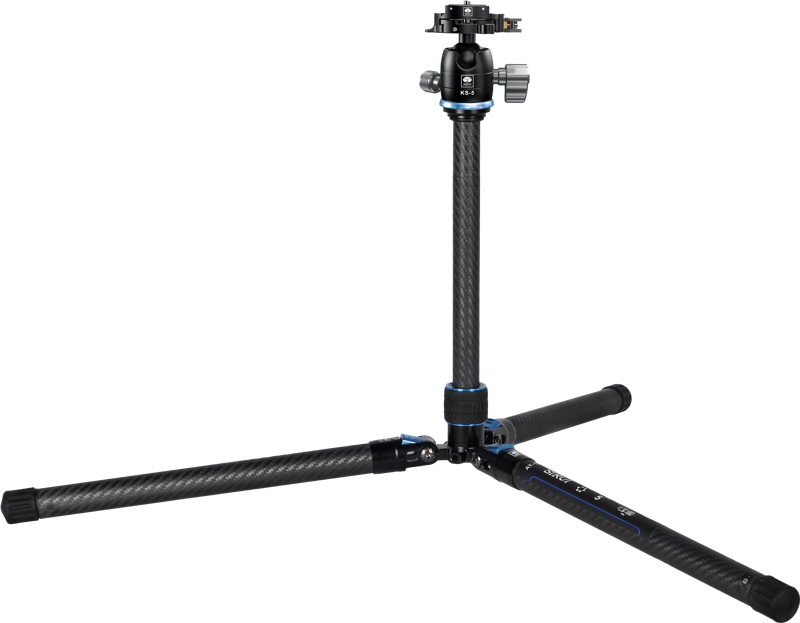 Portabel &amp stable Travel Tripod! The weight is only 660 g and it´s only 35cm when folded.