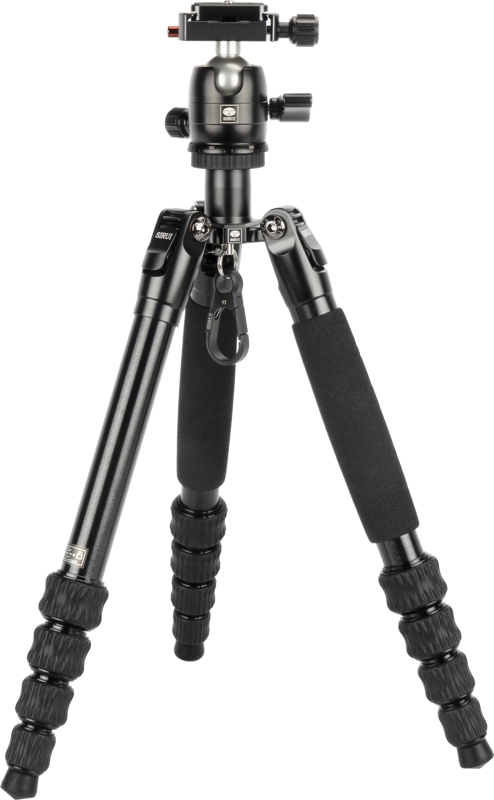 Lightweight and and strong Aluminium tripod with 5 leg sections and included ball head. Very usable for travels.
