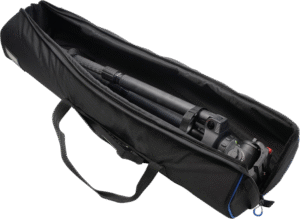 an it also features a convenient adjustable shoulder strap