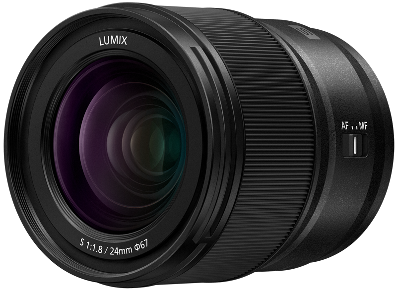 which are common advantages to the series of all F1.8 lenses.It is suitable for versatile situations including landscapes to snapshots taking advantage of the wide angle of view. The ED lenses and the UED lens effectively suppress chromatic aberration.