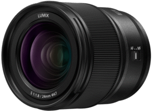 which are common advantages to the series of all F1.8 lenses.It is suitable for versatile situations including landscapes to snapshots taking advantage of the wide angle of view. The ED lenses and the UED lens effectively suppress chromatic aberration.