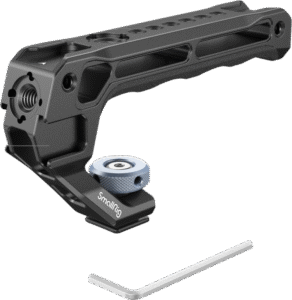 feels comfortable and weighs only 129g because of a hollowed-out structure