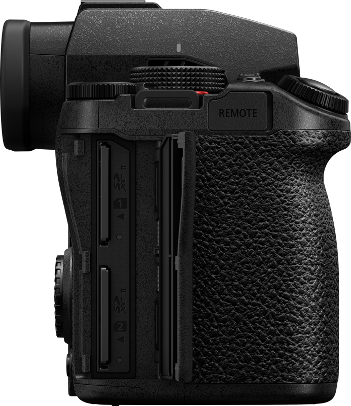 enhanced Active I.S. and newly developed 24-megapixel full-frame CMOS sensor.