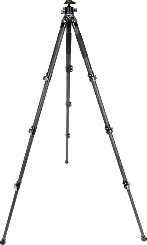 outdoor and macro shooting. It consists of a compact and lightweighted carbon fiber tripod and a ballhead that can keep stable even when heavy equipment is mounted on it.