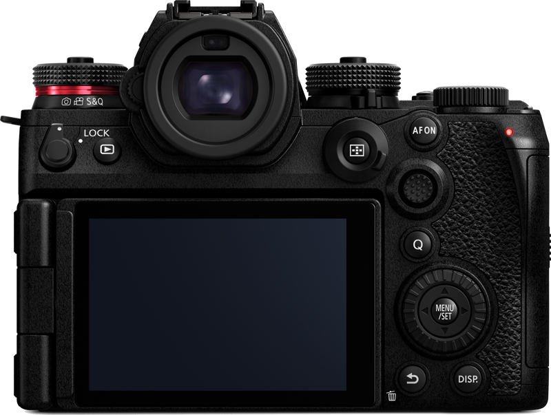 ergonomic body. With a 24.2MP BSI CMOS sensor