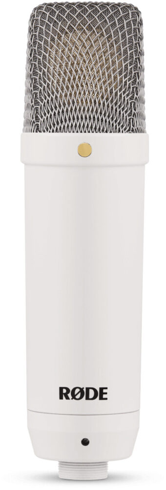 <li>Studio quality microphone set</li>