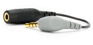 <li>3.5mm female TRS to 3.5mm male TRRS</li>