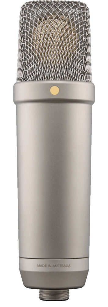 <li>Studio quality microphone set</li>