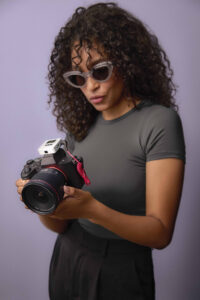 headphone monitoring & locking connectors</li>