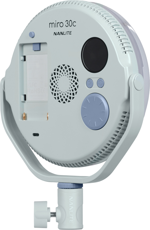 and accurate lighting. With a CCT range of 2700K–7500K