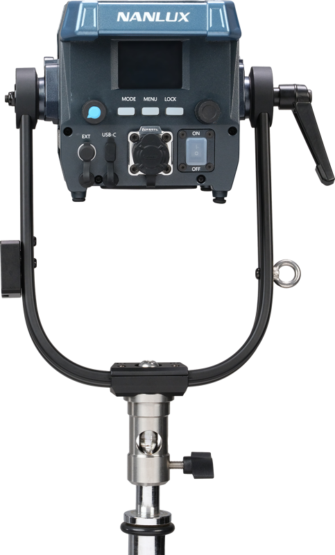 and precise dimming performance. With an IP66-rated metal construction