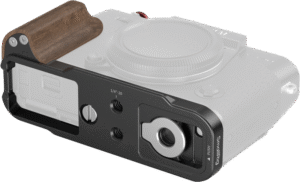 natural texture but also imparts a discreet retro charm to your camera.