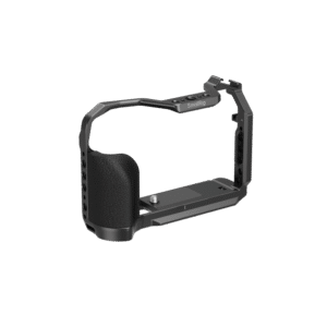 the cage does not obstruct access to the camera’s card slots