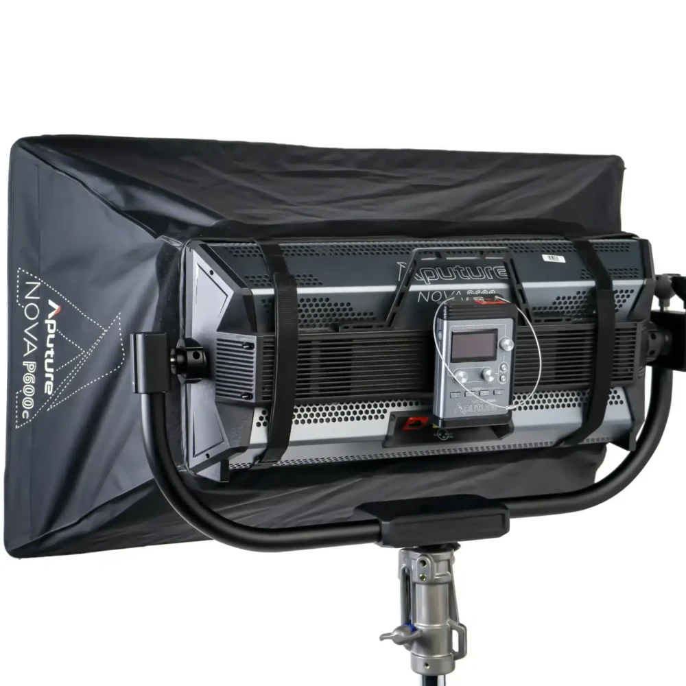 APUTURE Nova P600c Softbox