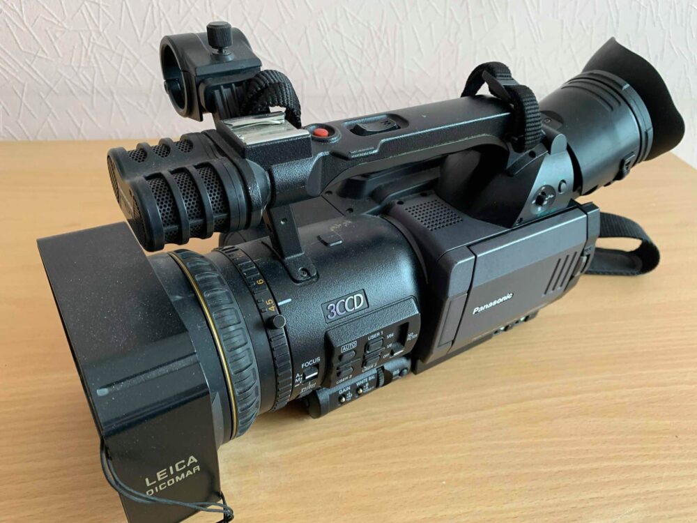 PANASONIC AG-DVX100B, 3-CCD Mini-DV Cinema Video Camcorder (used)