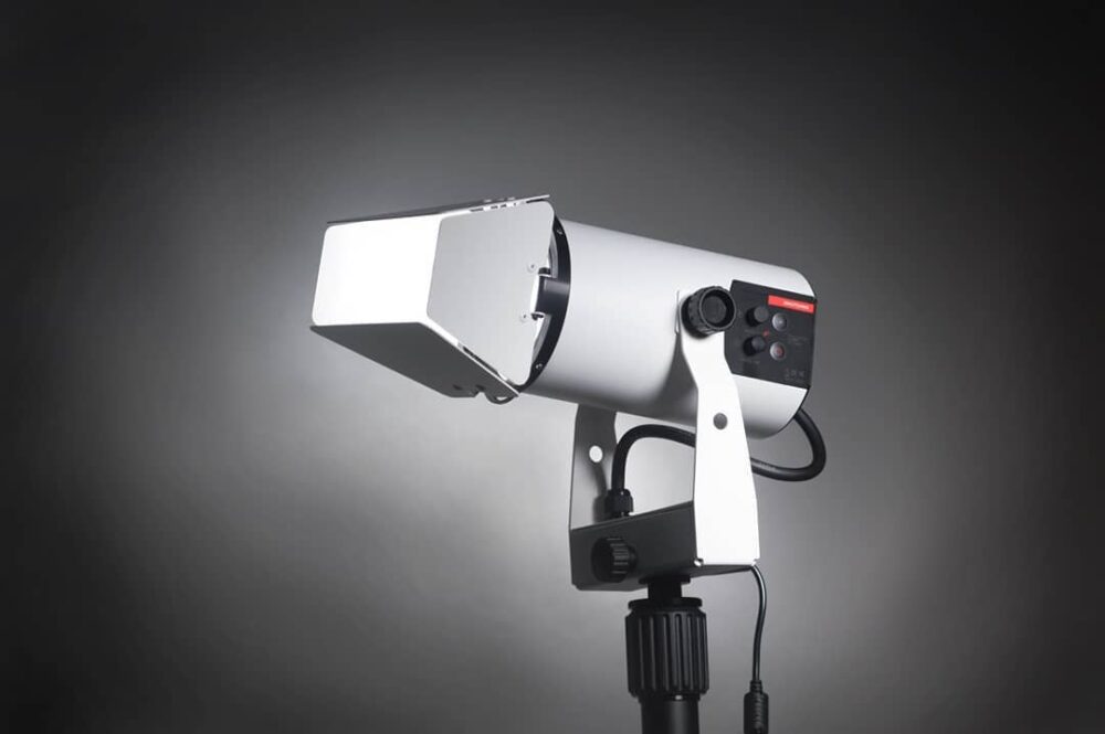 KINOTEHNIK Practilite 604 bi-color LED fresnel with DMX (white)